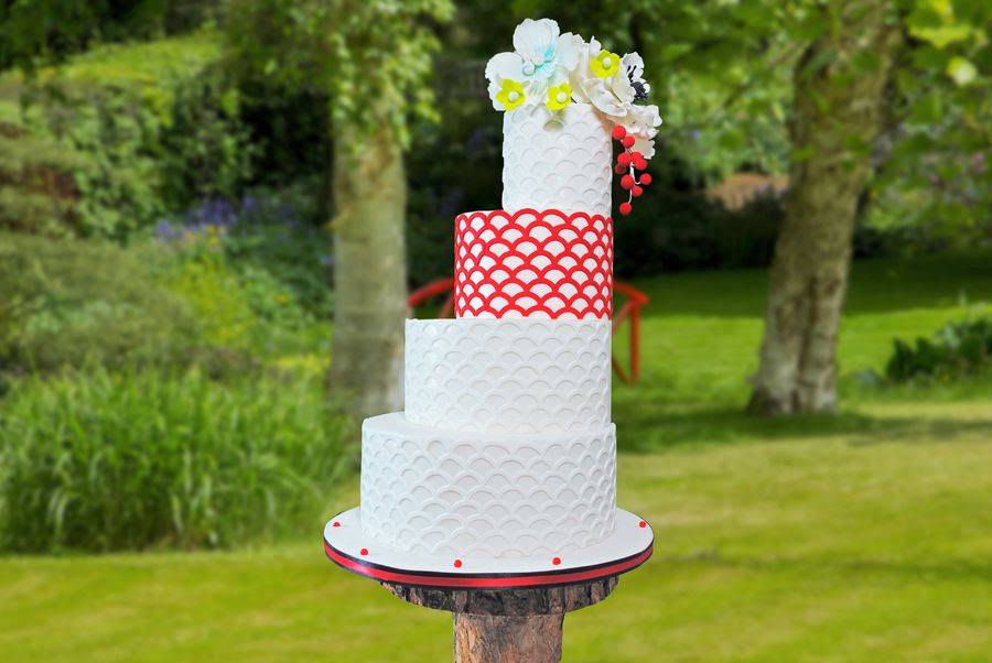 Spiral cake stand support system by Cake Stackers™